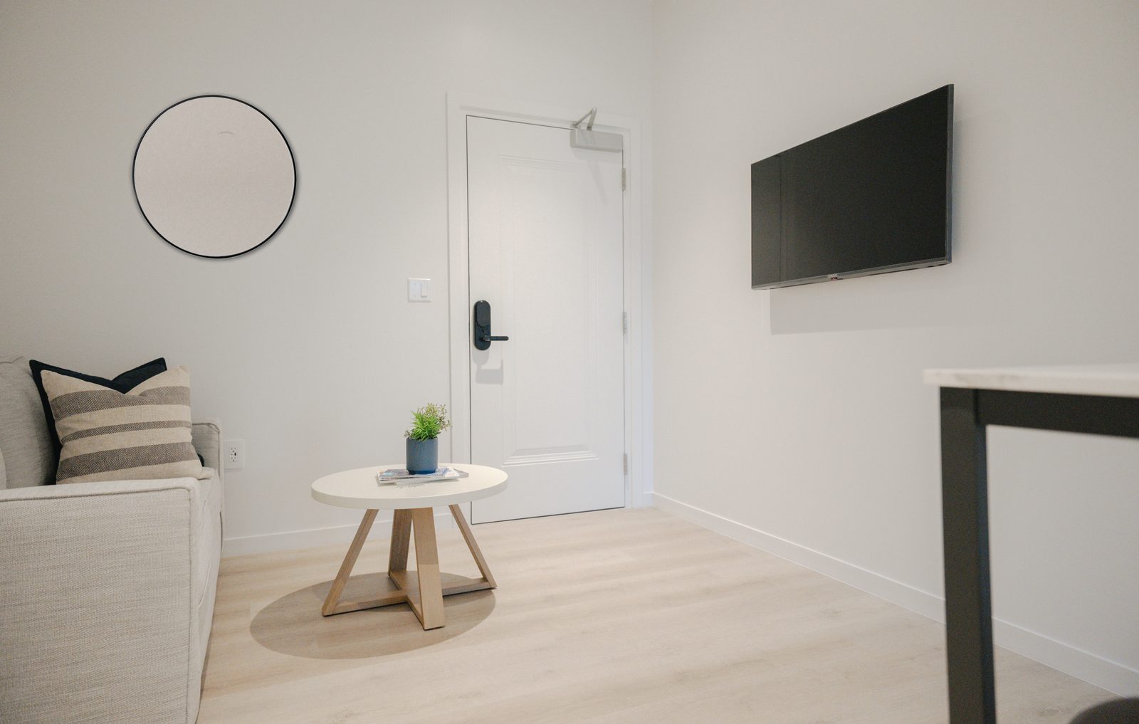 1-bedroom luxury apartment Governors Village Grand Cayman — photo 3